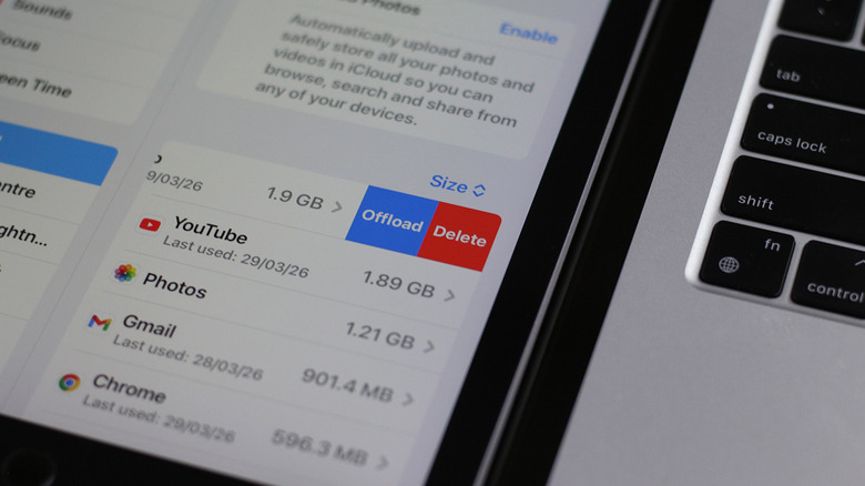 Option to offload or delete an app on an iPad