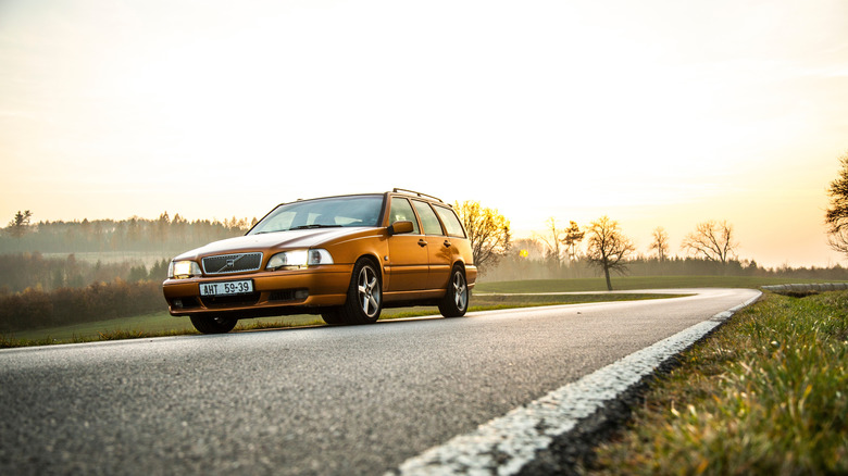 Volvo V70 R