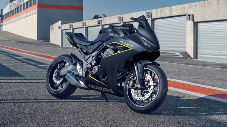 2026 Honda CBR650R E-Clutch parked on roadway