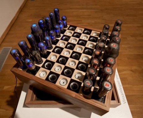 paul_fryer_vacuum-tube_chess_set_2