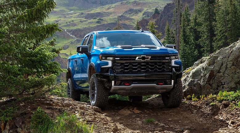 Действительно ли Chevy Silverado ZR2 2022 года стоит 66 795 долларов?