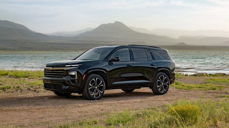 Front 3/4 view of a 2027 black Chevy Traverse High Country