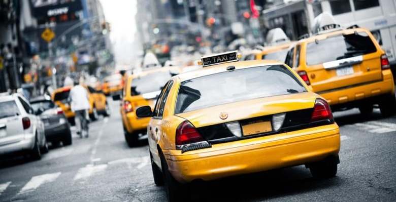 Chicago taxis to combat Uber with own ride-calling app