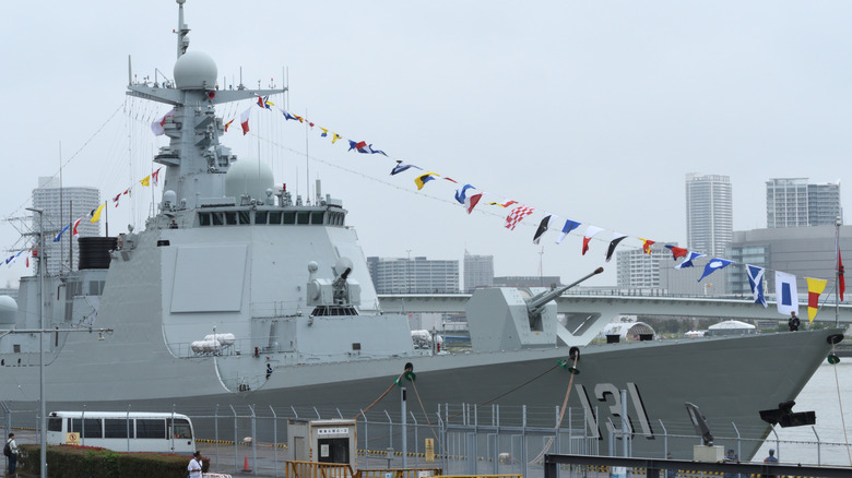 The Taiyuan (DDG-131) Type 052D Luyang III-class destroyer in harbor