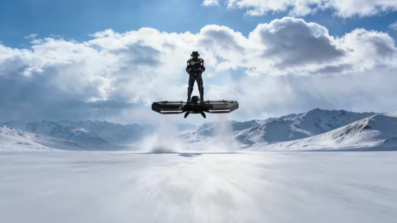 man piloting coolfly urban in snowy environment