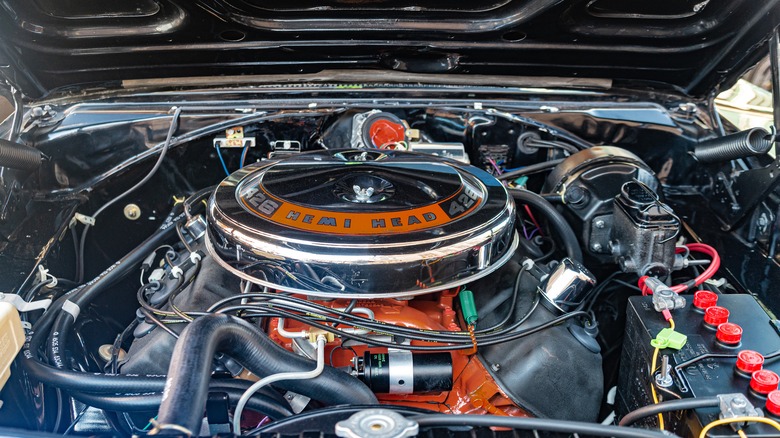 Chrysler 426 HEMI engine, with orange accents