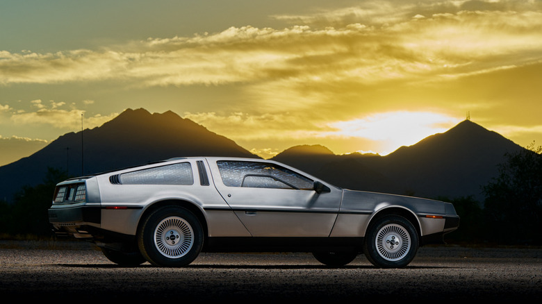 DeLorean DMC-12 gull wing doors