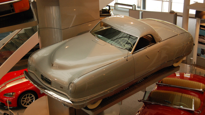 Chrysler Thunderbolt on raised museum platform