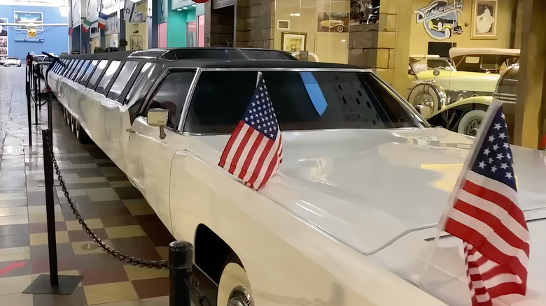 American Dream limousine inside Dezerland Park