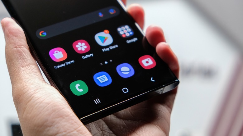 Various apps on the home screen