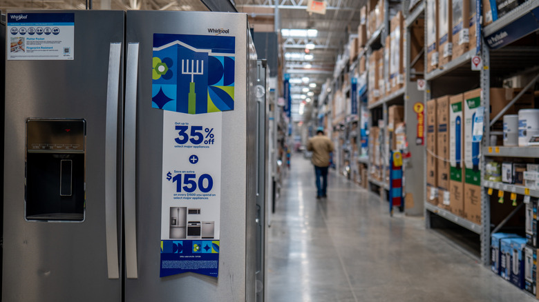 Lowe's appliance with sticker advertising money back with purchase