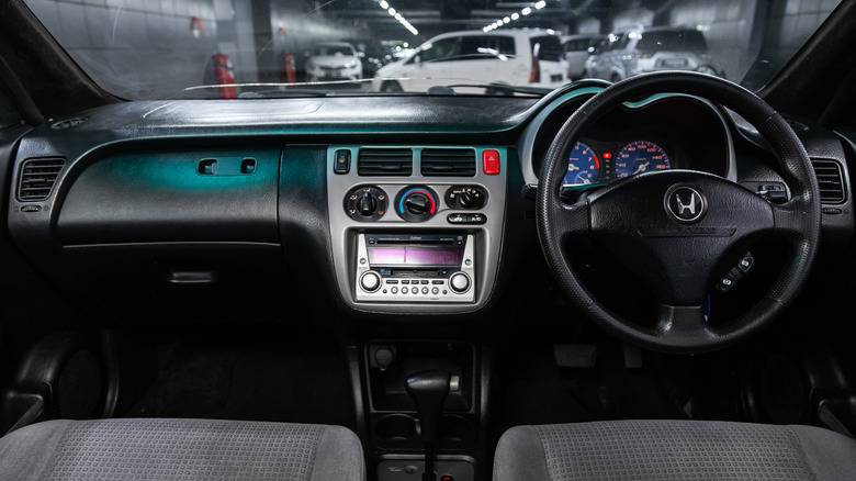Honda HR-V interior/instrument panel, Indonesia