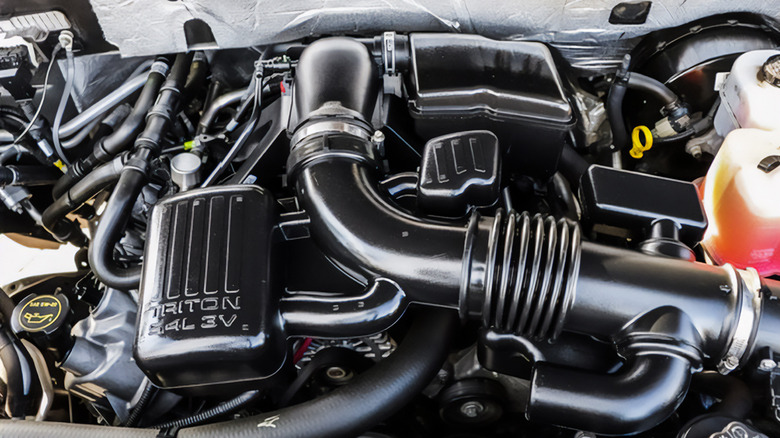 A 5.4L Triton engine under the hood of a 2014 Ford Expedition Limited