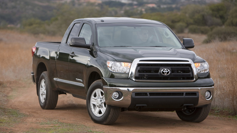 2010 Toyota Tundra front-quarter shot
