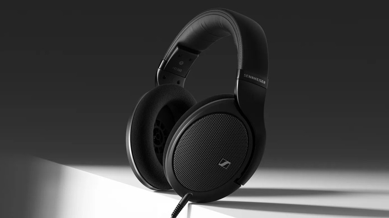 Sennheiser HD 550 headphones against a grayscale studio background