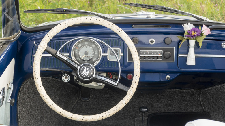 Flower vase VW Beetle dash