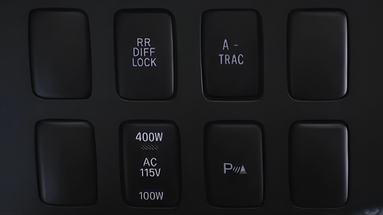 "A-TRAC" Button in Toyota FJ Cruiser