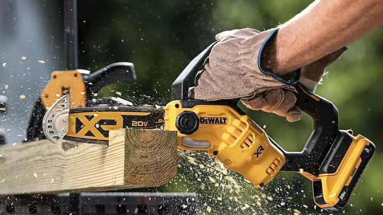 DeWalt pruning chainsaw