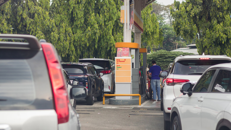 Long lines at a gas station