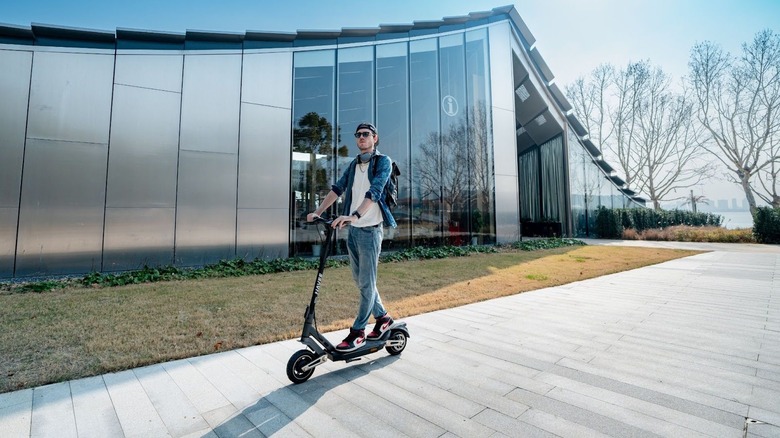 A man on a NAVEE ST3.