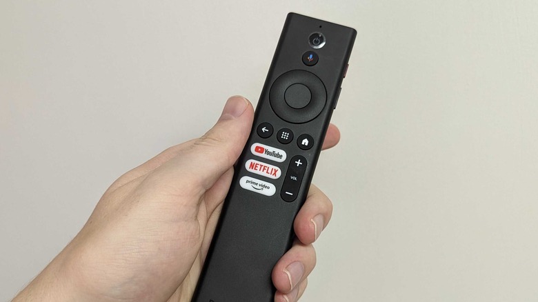 Dangbei Atom remote in hand