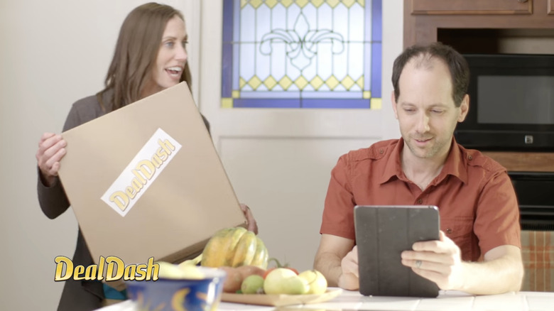 DealDash commercial screenshot simulating package delivery
