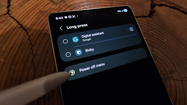 S Pen selecting an option in the Long press side key settings on Samsung Galaxy S25 Ultra