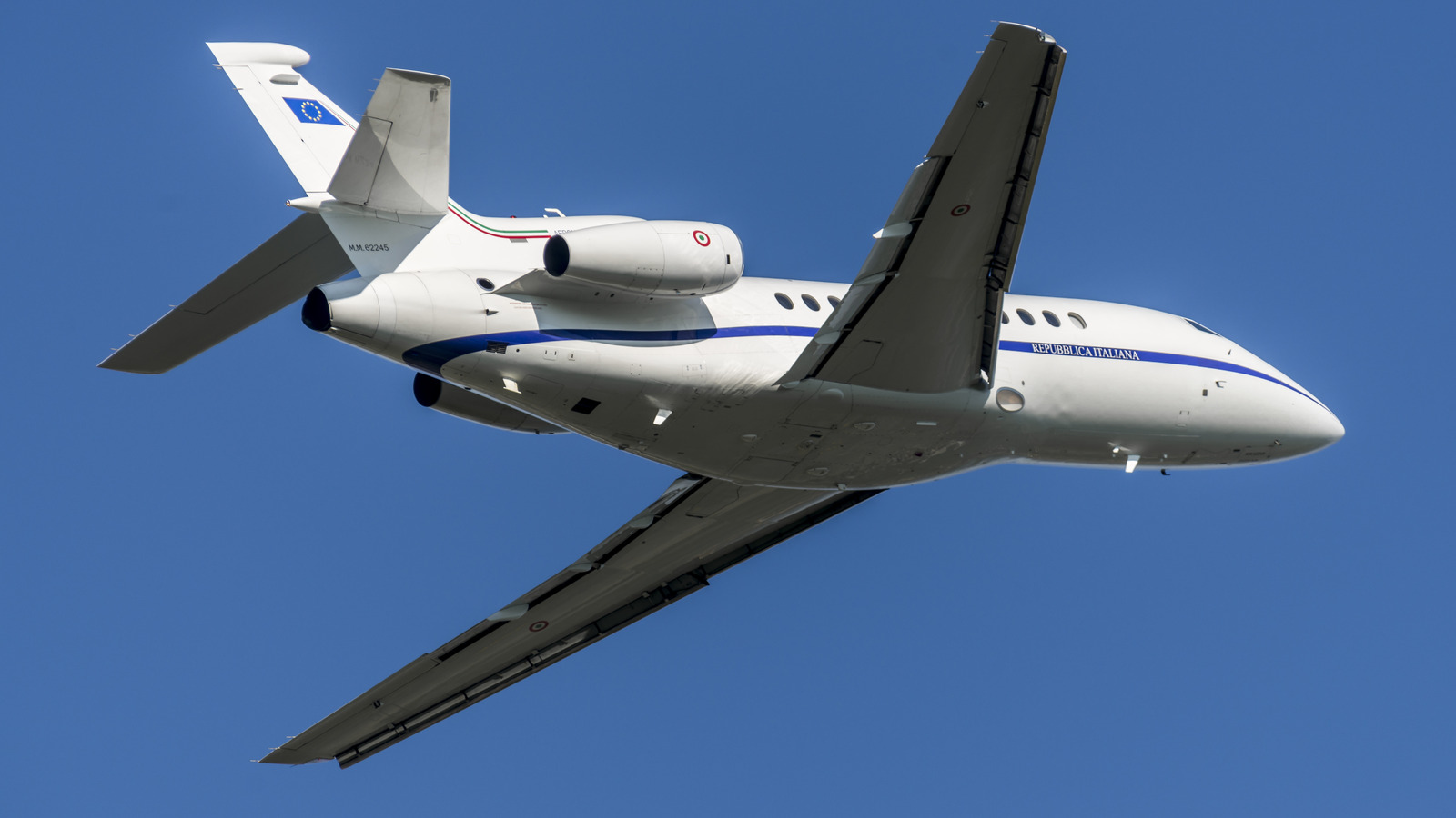 Taylor Swift's Private Jet Details About The 40m Dassault Falcon