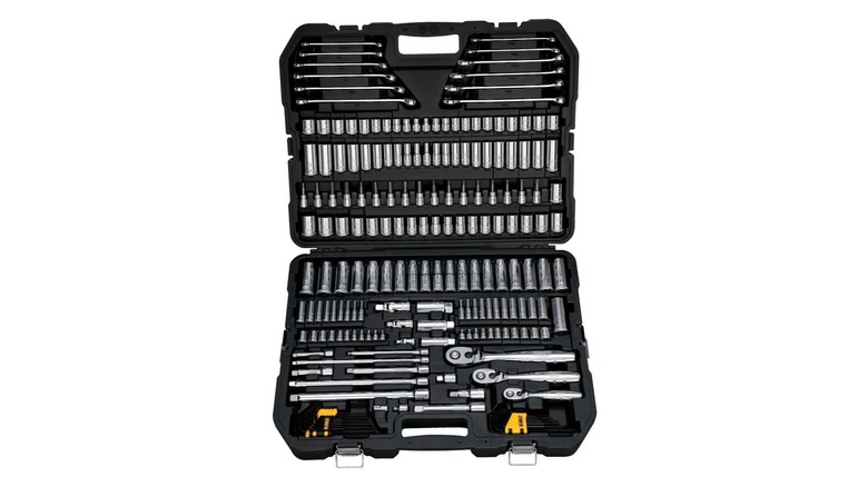 DeWalt 204-Piece Mechanics Tool Set opened