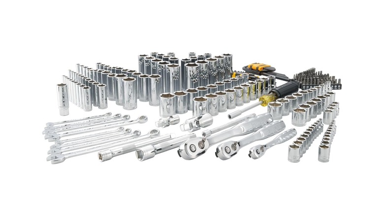 DeWalt 226 pc mechanics tool set