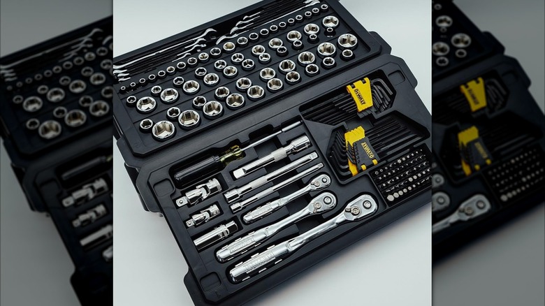 DeWalt 226 pc mechanics tool set