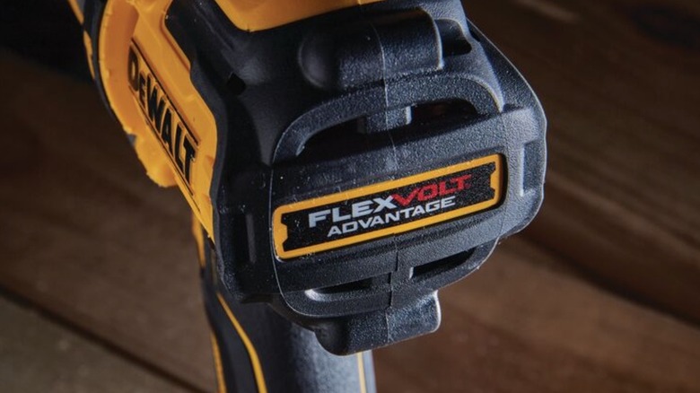 DeWalt tool bearing Flexvolt Advantage badge