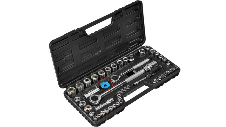 Ratchet set with blue spin disk circled in red