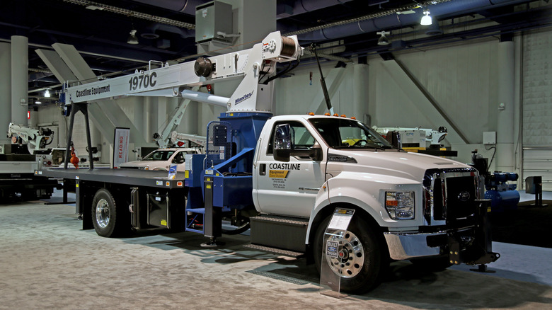 Side shot of a Ford F-750 Super Duty truck