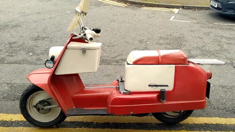 Harley-Davidson Topper on road