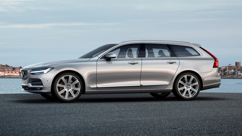 Volvo V90 by the coast