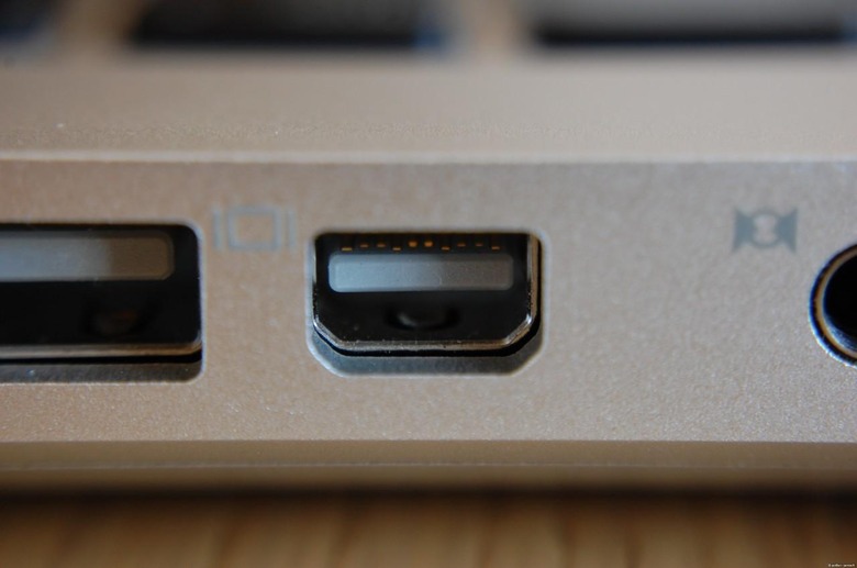 Mini_DisplayPort_on_Apple_MacBook