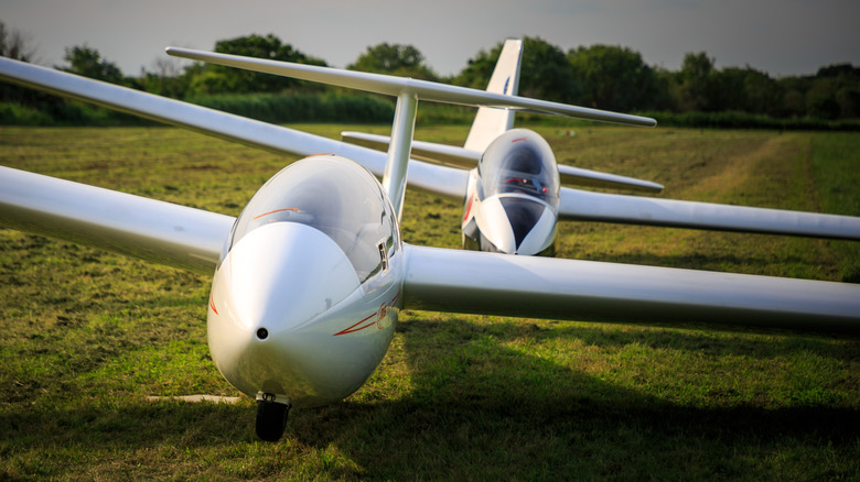 gliders in queue for their next flight
