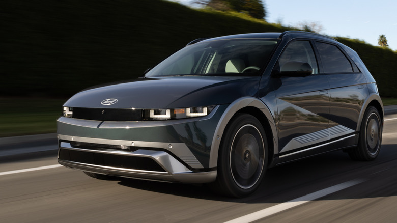 2025 Hyundai Ioniq5 driving on highway