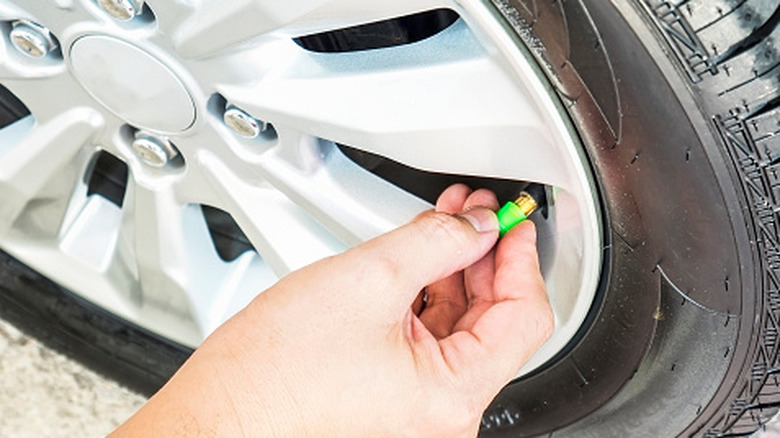 green valve cap that reads "N2 Nitrogen" on a car tire