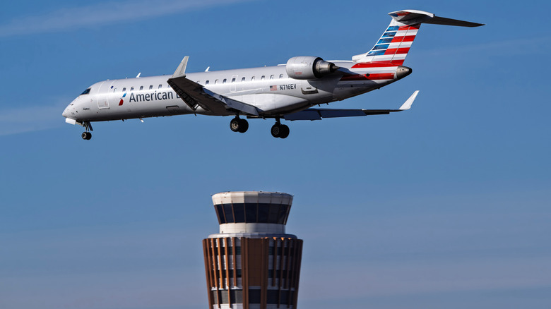 regional airliner on approach at Phoenix airport