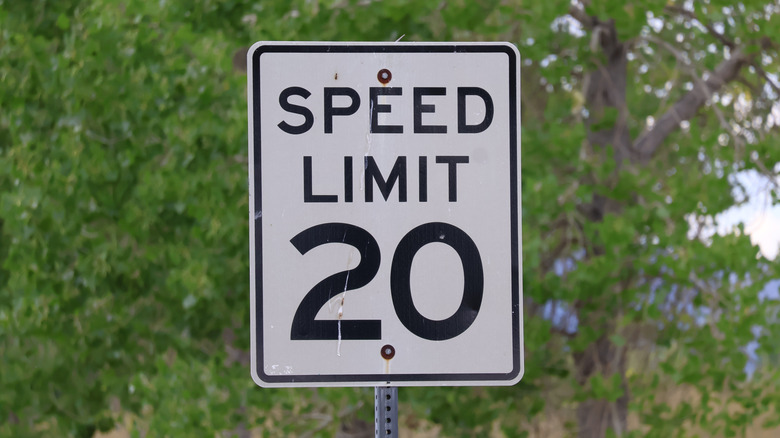 A 20 mph speed limit sign in Colorado
