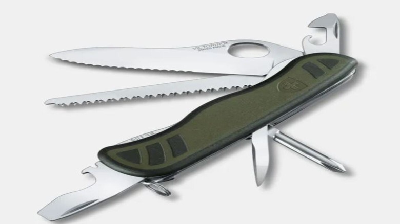 Victorinox Soldier knife in camo green