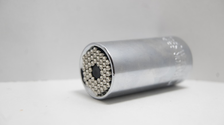 Universal socket