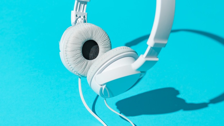 headphones with cord