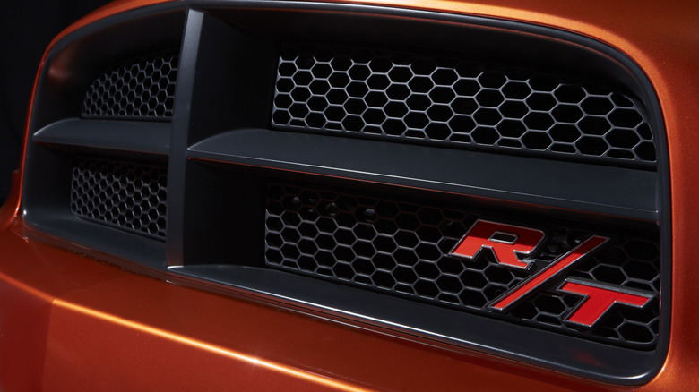 2006 Dodge Charger Daytona R/T grille badging