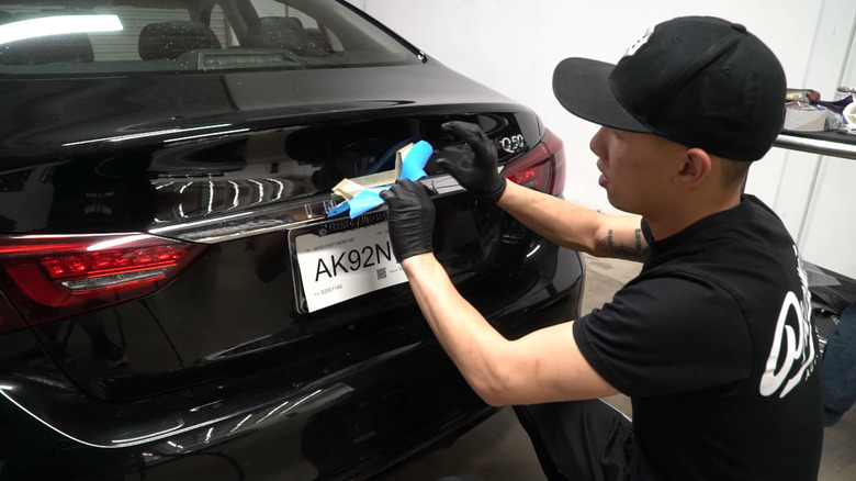 Man debadging his car