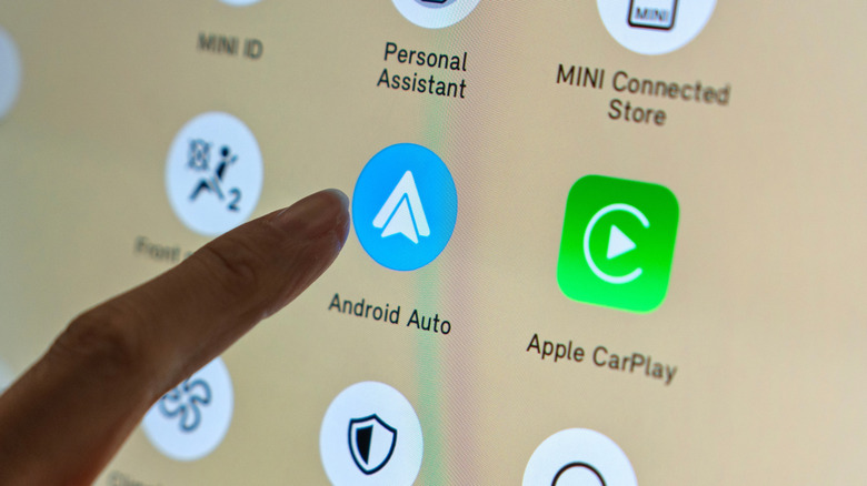 Picture of Android Auto and Apple CarPlay icons on a car's infotainment screen