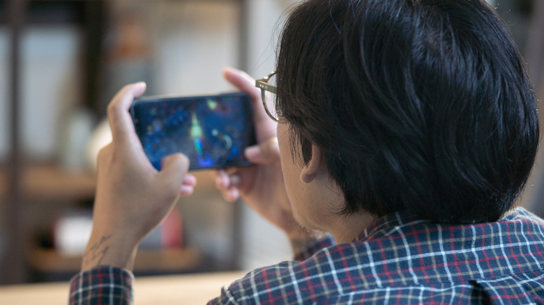 A person playing a mobile game