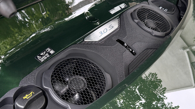 2026 Porsche 911 4S fans covering the engine